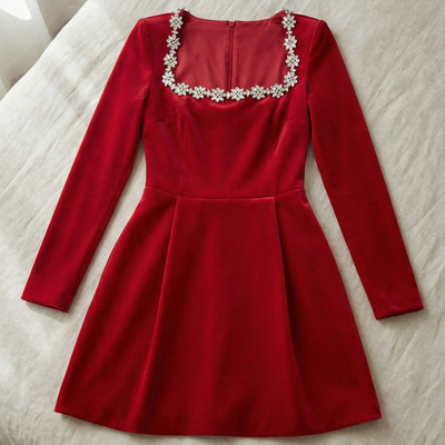 Elegante vestido de cuello cuadrado con flores y pedrería - Vestido de fiesta de corte A